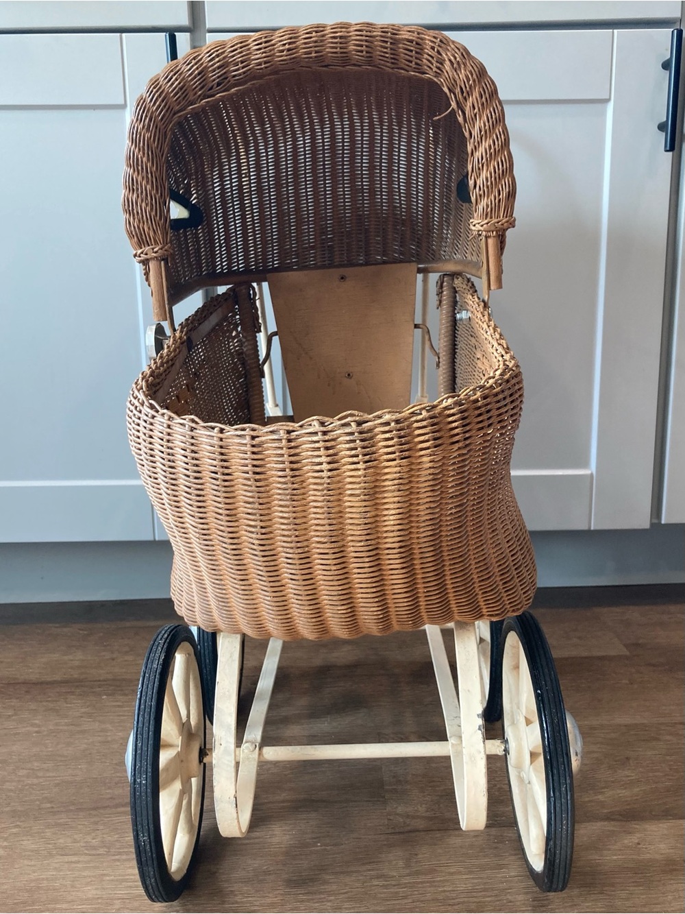 Vintage Wicker Baby Doll Carriage Pram Stroller For Repair/Parts - Picture 3 of 16